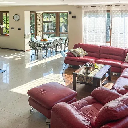 Lovely In With Kitchen בית נופש