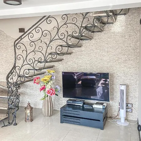 5 Bedroom Beautiful In Nyaraló Mścice