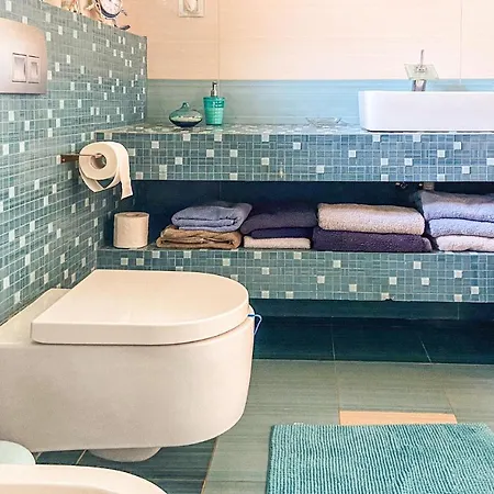 Дом отдыха 5 Bedroom Beautiful Home In Mscice Мсьцице