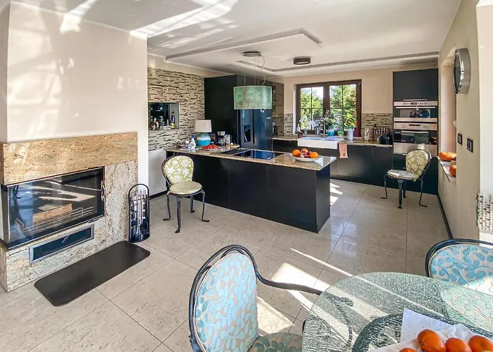 Casa vacanze Lovely In With Kitchen